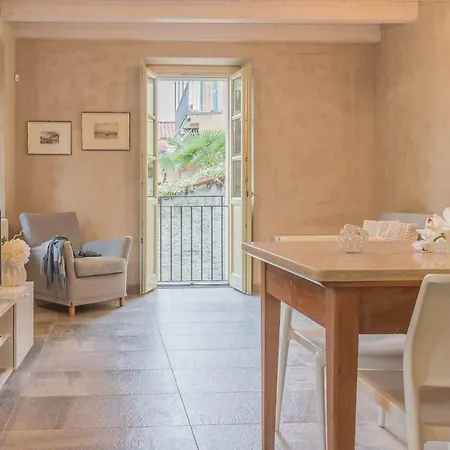 Del Duca Apartment *